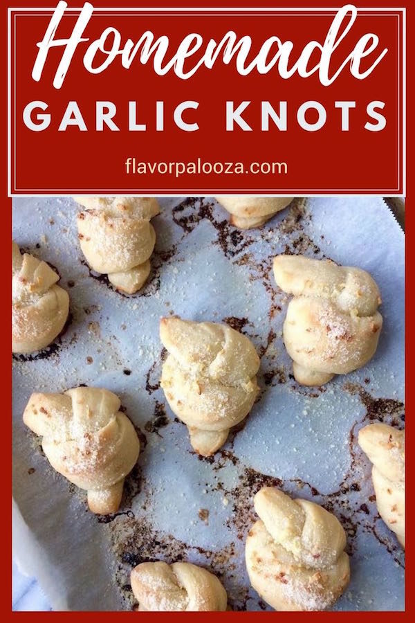 Yummy homemade garlic knots that taste just like your favorite pizzeria's! Perfect for family pizza night, family friendly and allergy friendly (#vegan and #glutenfree options included) | flavorpalooza.com