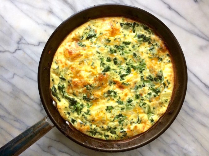 A lazy Sunday frittata recipe that's quick, easy, tasty, kid-friendly and helps to use up the week's leftovers. Yum! | flavorpalooza.com