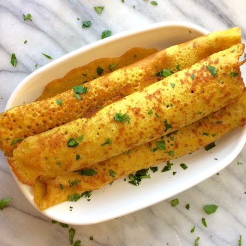 These savory gluten free crepes with turmeric are perfect for a healthy and delicious brunch. | flavorpalooza.com