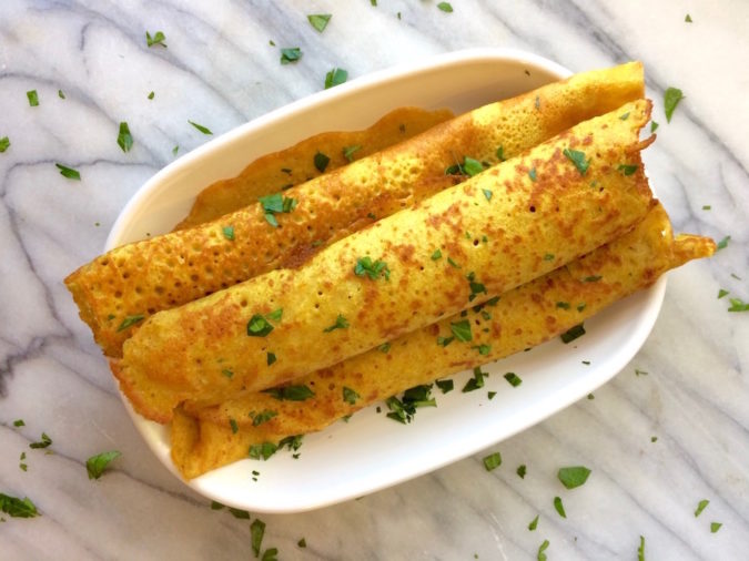 These savory gluten free crepes with turmeric are perfect for a healthy and delicious brunch. | flavorpalooza.com
