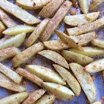 These easy oven fries are a healthier (and tasty!) alternative. Plus, they're crispy and oh so good. #kidapproved #allergyfriendly | flavorpalooza.com