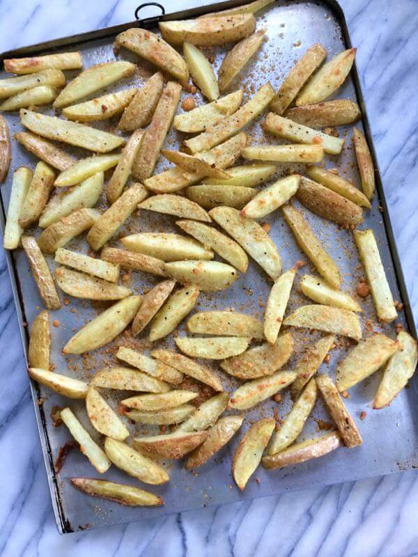 These easy oven fries are a healthier (and tasty!) alternative. Plus, they're crispy and oh so good. #kidapproved #allergyfriendly | flavorpalooza.com